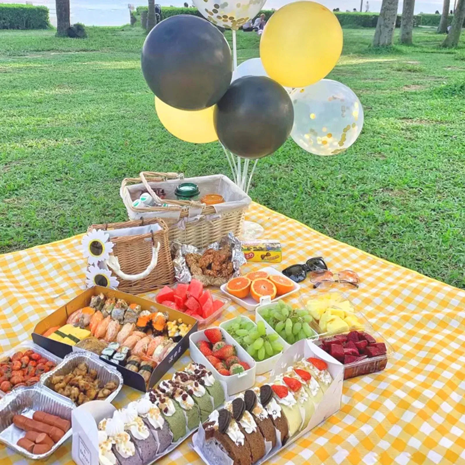 200x150cm Large Picnic Blanket Foldable Portable Picnic Mat Thicken Waterproof Beach Blanket Outdoor Camping Mat Sleeping Pads