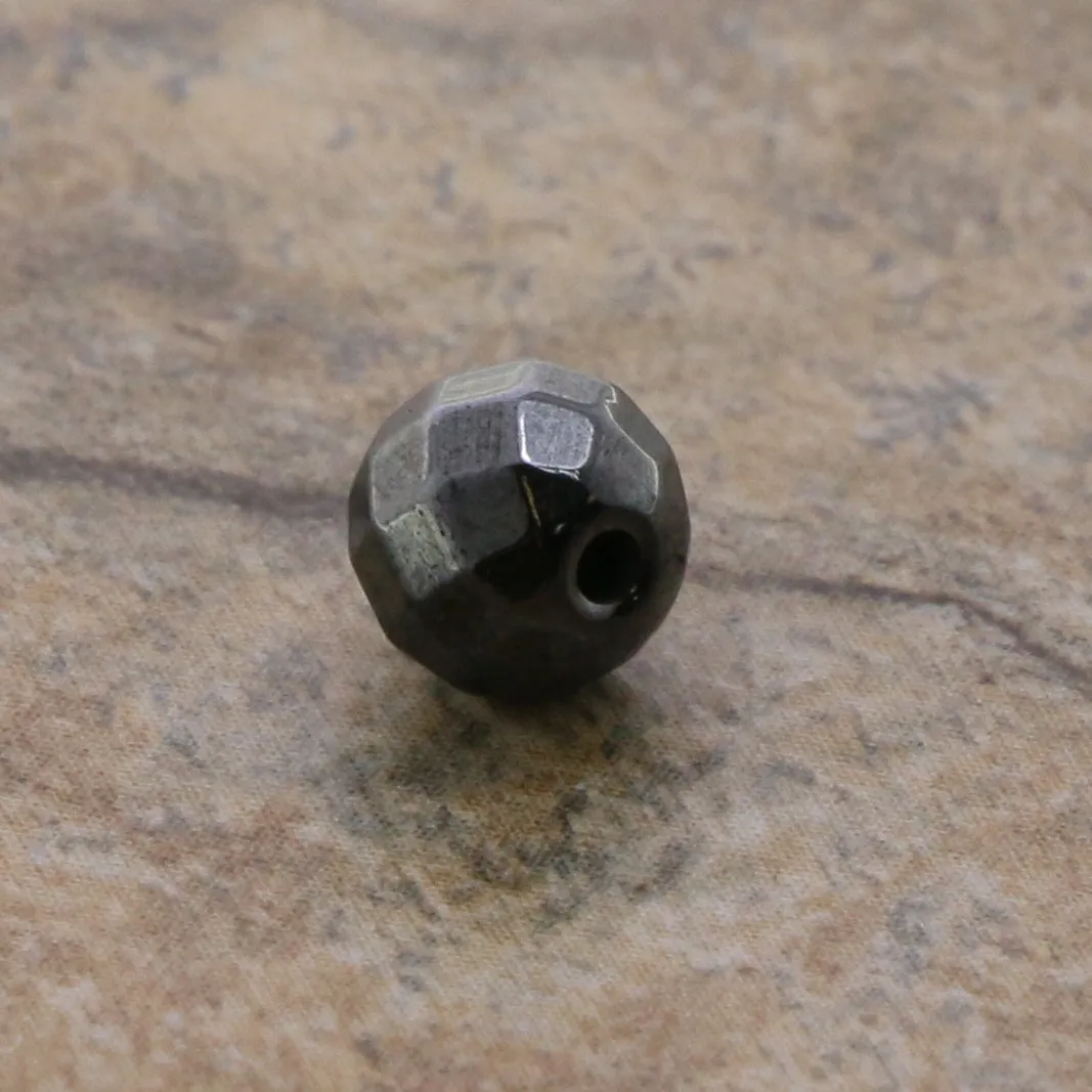 6mm Magnetic Hematite Faceted Round Mh31