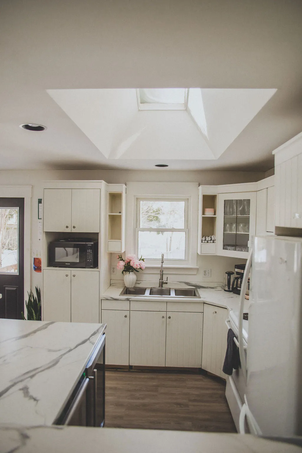 Backyard, Living Room & Kitchen $130/ Hr