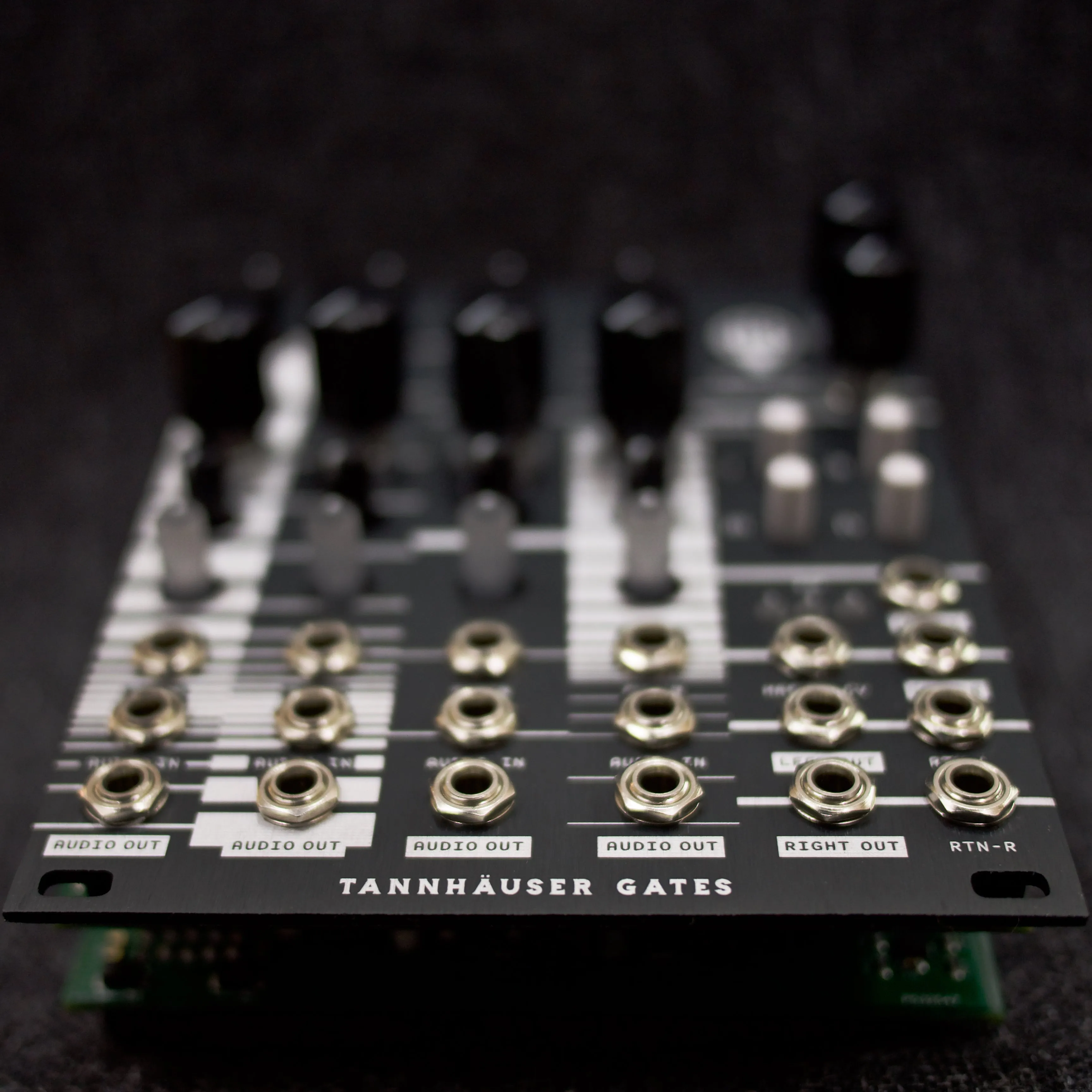 Eurorack: Tannhäuser Gates Quad VCA/Expandable Mixer System