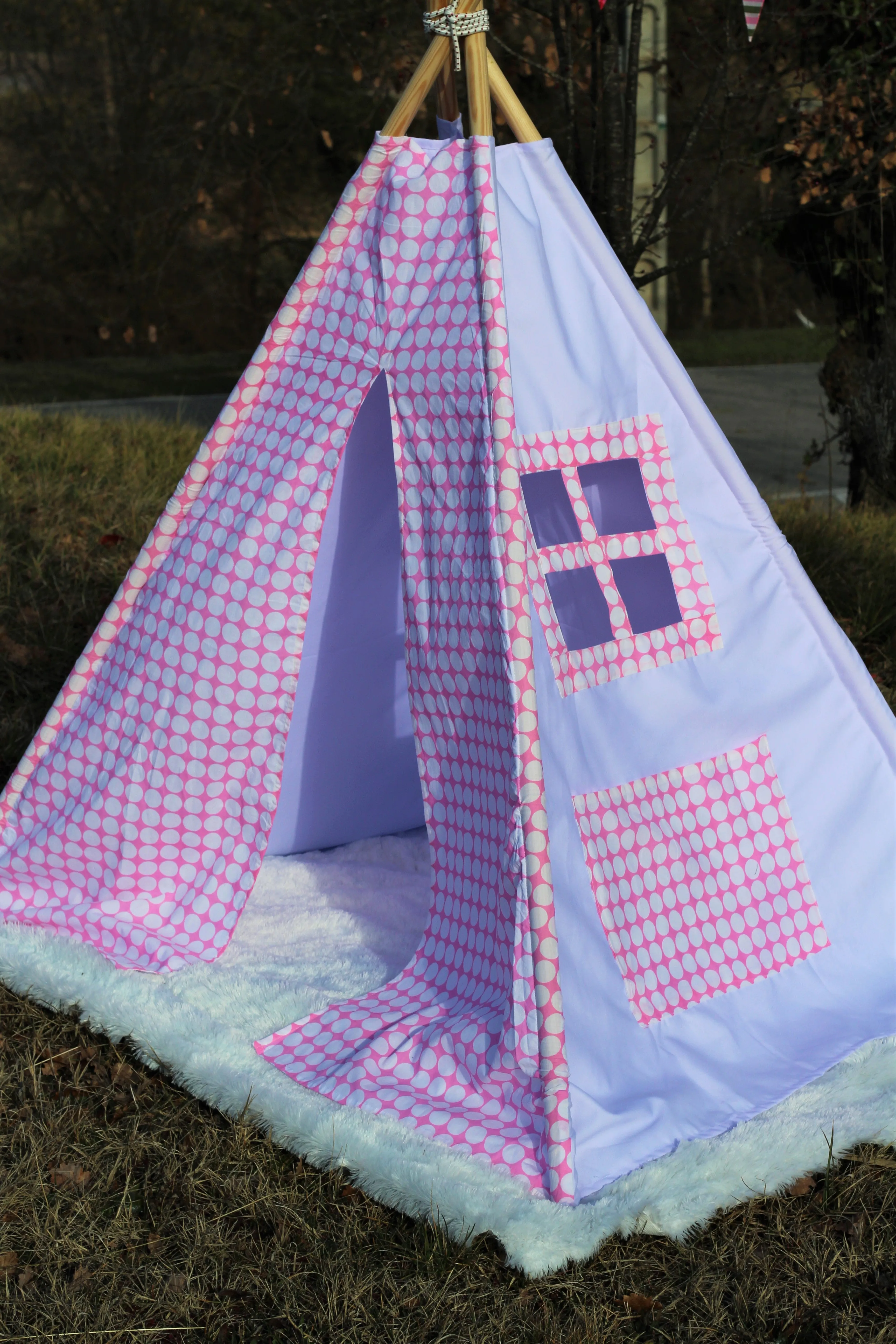 Teepee Tent Pink Circles.  4 POLES INCLUDED